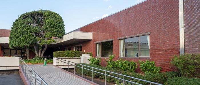 火葬する瑞江葬儀所の外観